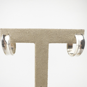lot 175 image: Jacmel Jewelry Wide Sterling Silver Hinged Wire Hoop Earrings.