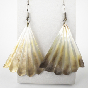 lot 183 image: Mother Of Pearl Base Metal French Wire Earrings .