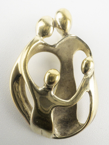 lot 284 image: Carolyn Pollack  Relios Vermeil Family Pendant.