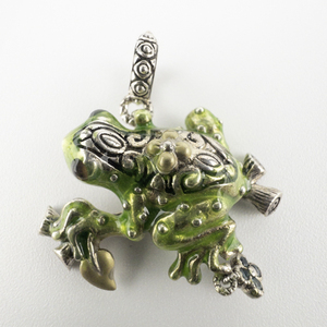 lot 286 image: Barbara Bixby Green Enamel Frogsterling And 18K Yellow Gold CharmPendant.