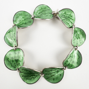lot 126 image: Einar Modahl (Norway) Guilloche Enamel Seaweed Disc Sterling Silver Bracelet. Circa. 1960-1970