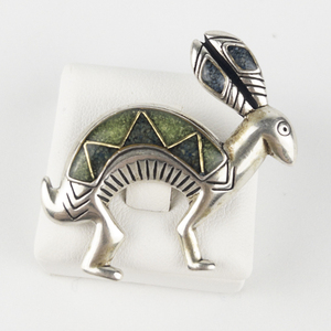 lot 19 image: Carolyn Pollack  Relios Southwestern Green Stone Inlay Jack Rabbit Sterling Silver Brooch .