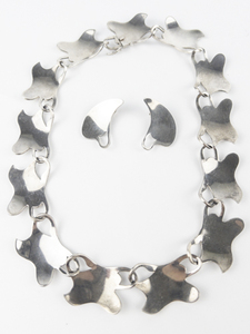 lot 31 image: Kongeslv (Denmark)  Modernist Leaf Sterling Silver Choker Necklace & Matching Clip On Earrings . Heavy