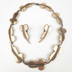 lot 33 image: Renoir Vintage Leaf Link Copper Collar Panel Necklace & Clip-On Earrings.