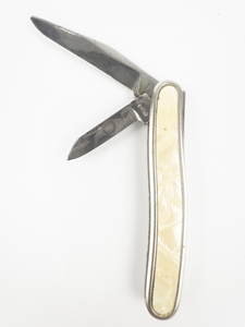 lot 40 image: Colonial  Vintage 2 Blade Silver Tone Stainless Steel Pocket Knife .