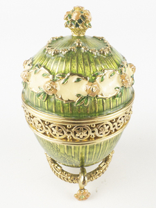 lot 57 image: Joan Rivers Imperial Treasures III Hidden Timepiece Egg