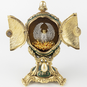 lot 66 image: RARE Joan Rivers Annual Collector Egg Firebird Egg - 2002
