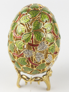 lot 60 image: Joan Rivers Imperial Treasures - Four Seasons of Eggs Spring Clover Jeweled Egg  - 2003 HAS ORIGINAL BOX
