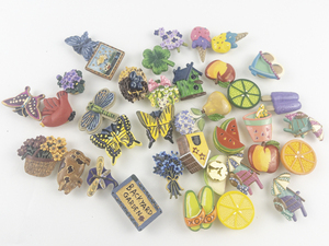 lot 74 image: Button Covers -Summer Theme, Animals, Flowers, & More