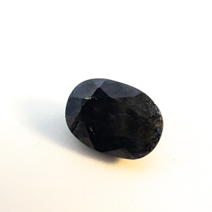 lot 80 image: NATURAL BLUE SAPPHIRE - 0.94ct.