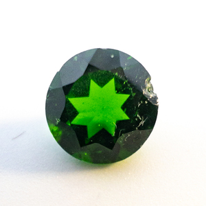 lot 82 image: CHROME DIOPSIDE - 0.93ct. Round brilliant cut