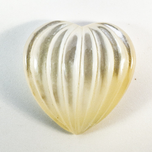 lot 315 image: MOTHER OF PEARL - 11.38ct. Heart with Carved design