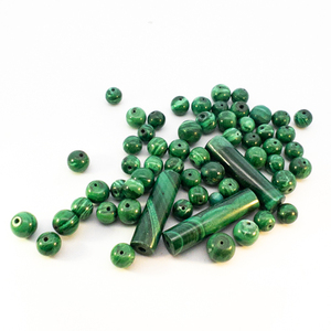 lot 322 image: Parcel of beads MALACHITE - 52.05ct.