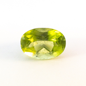 lot 330 image: PERIDOT - 1.33ct. Oval brilliant cut
