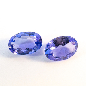 lot 332 image: Pair of TANZANITES - 0.81ct total weight - Oval brilliant cut