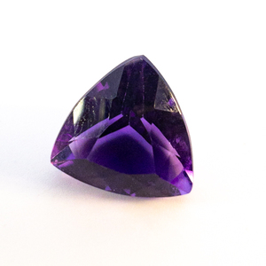lot 333 image: AMETHYST - 3.38ct. Trillion cut