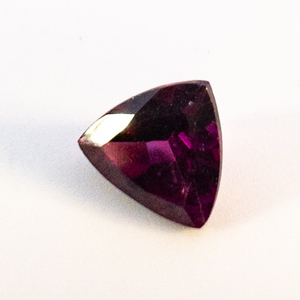 lot 349 image: GARNET - 0.92ct. Trillion cut
