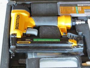 lot 18 image: Bostitch SB-1842BN 1-58 Inch 18 Gauge Air Brad Nailer W Hard Case