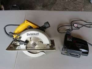 lot 19 image: Mixed Lot of Saws - Dewalt Skill Saw and Skil Jigsaw