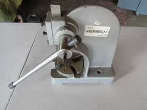 lot 21 image: Bench Top Arbor Press