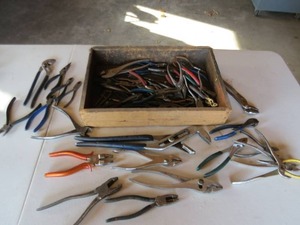 lot 52 image: Mixed Lot of Pliers