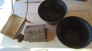 lot 74 image: Mixed Lot of Lawn Decor Pieces