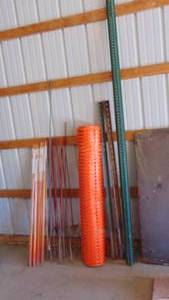 lot 62 image: Mixed Lot Of Driveway Markers, Snow Fence and Posts