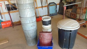 lot 89 image: Mixed Lot of Trash Cans