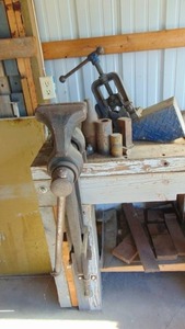lot 95 image: Heavy Duty Vise, Pipe Vise and Accessories