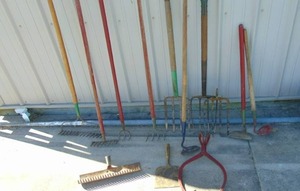 lot 106 image: Mixed Lot of YardGarden Tools