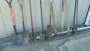 lot 107 image: Mixed Lot of Hand Shovels