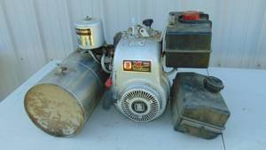 lot 109 image: Tecumsen XL Motor with 2 Gas Tanks