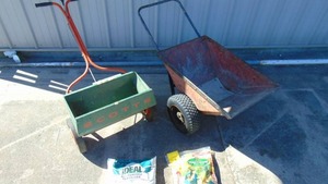 lot 111 image: Scotts Spreader and Garden Utility Cart with Seed and Fertilizer