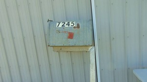 lot 118 image: Mailbox with Aluminum Post