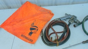 lot 123 image: Devilbiss Spray Gun with Hose