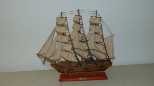 lot 132 image: HMS Bounty Decorative Ship