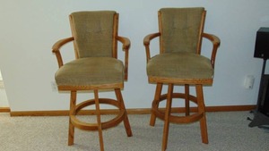 lot 142 image: Set of 2 Bar Stools