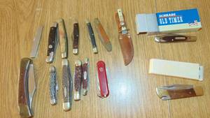 lot 183 image: Mixed Lot of Pocket Knives and Sheathed Knife