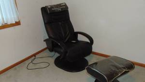 lot 191 image: Massage Chair with Footrest