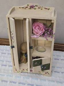 lot 28 image: Small Antique Looking Cabinet (7 x 12) with Small Decor in it