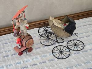 lot 35 image: Wind Up Elephant on Barrell Toy and Small Buggy that Needs Wheels Attached