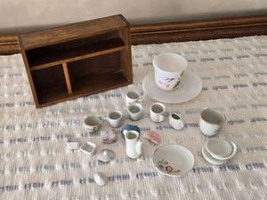 lot 37 image: Tiny Tea  Coffee Cups