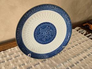 lot 40 image: Decorative Toyo BowlPlate on Stand