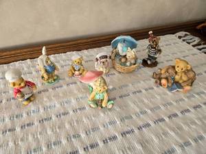 lot 44 image: Lot of Various Small Bear Figurines