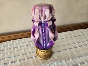 lot 51 image: 11 Inch Tall Fancy Decorative Candle