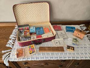 lot 52 image: Cards, Card Games, Cribbage Board