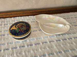 lot 62 image: Mikasa Japan Bowl and Other Decorative Bowl