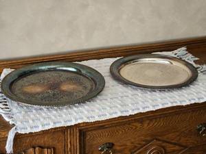 lot 76 image: Lot of 2 Platters
