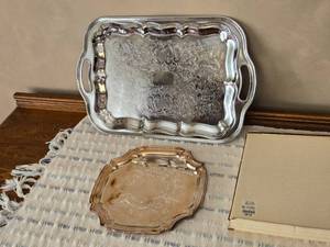 lot 77 image: Lunt Silverplate and Other Platter