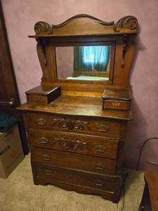 lot 86 image: Beautiful Vintage Wooden Dresser with Mirror
